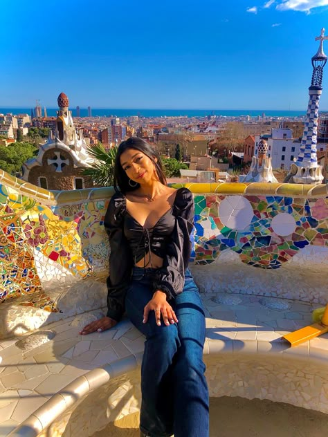 Guell Park Barcelona, Park Guell Barcelona Photos, Parc Guell Photo Ideas, Barcelona Spain Photo Ideas, Barcelona Instagram Spots, Barcelona Poses Photo Ideas, Barcelona Pics Ideas, Park Guell Picture Ideas, Barcelona Aesthetic Photography