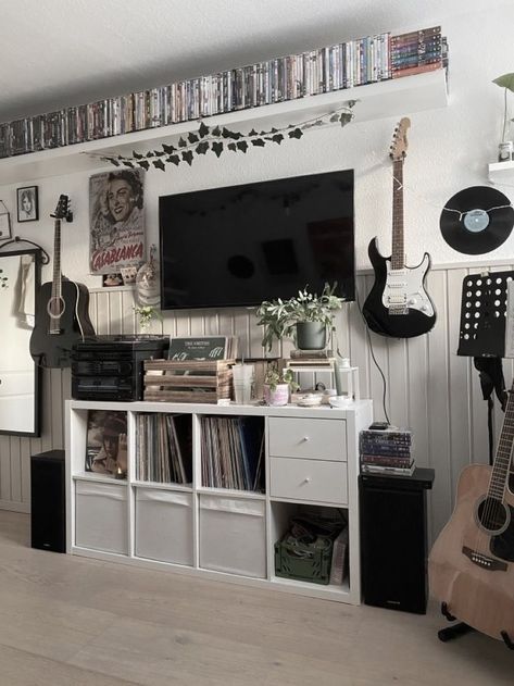 Dresser Top Aesthetic, Aesthetic Room With Tv, Room With Tv Aesthetic, Room Ideas Bookshelves, Room Setup Ideas Bedrooms, Music Apartment, Male Home Decor, Different Room Styles, Alternative Bedroom