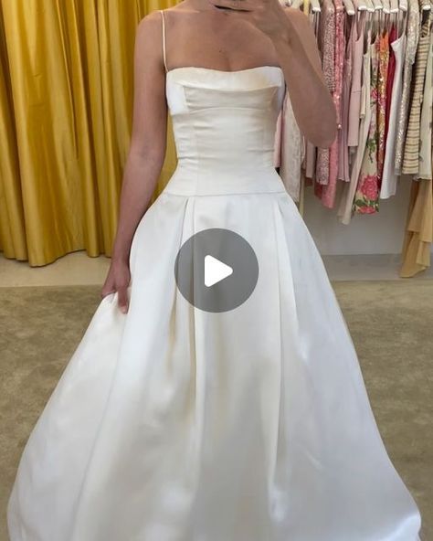 Happy Isles on Instagram: "An incredible vintage Vera Wang that will always have our hearts 🤍🤍🤍 Sold  #happyislessalon  #vintagebridal  #verawang  #verawangbridal #vintageweddingdress  #vintageweddingdressess" 90s Vera Wang Wedding Dress, Vintage Vera Wang, Vera Wang Wedding Dress Vintage, Vintage Vera Wang Wedding Dress, 90s Wedding Dress Vintage, Wedding Dresses 90s, 90s Wedding Dress, Vera Wang Wedding Gowns, Drop Waist Gown