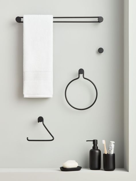 Hand Towel Holder Ideas, Toilet Roll Holder Black, Matte Black Bathroom Accessories, Black Towel Rail, Washroom Accessories, Minimal Bathroom, Modern Bathroom Accessories, Black Bathroom Accessories, Black Toilet