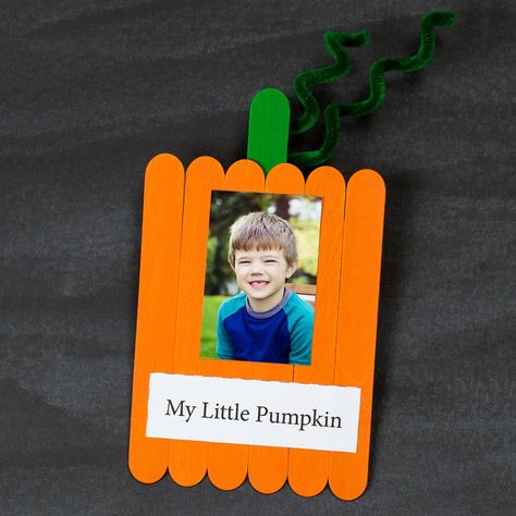 Popsicle Stick Pumpkin, Toe Up Socks, Pumpkin Patch Pictures, Pumpkin Activities, Pumpkin Pictures, Picture Frame Crafts, Keepsake Crafts, October Crafts, Easy Fall Crafts