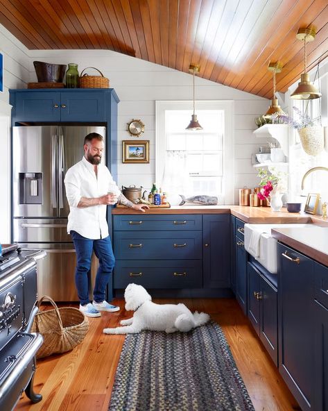 nautical kitchen with navy cabinetry and brass lighting Cape Cod Cottage Interiors, Nautical Kitchen, Cape Cod Cottage, Country Living Fair, Navy Kitchen, Built In Cabinet, Cape Cod Style, Cottage Kitchens, Style Cottage