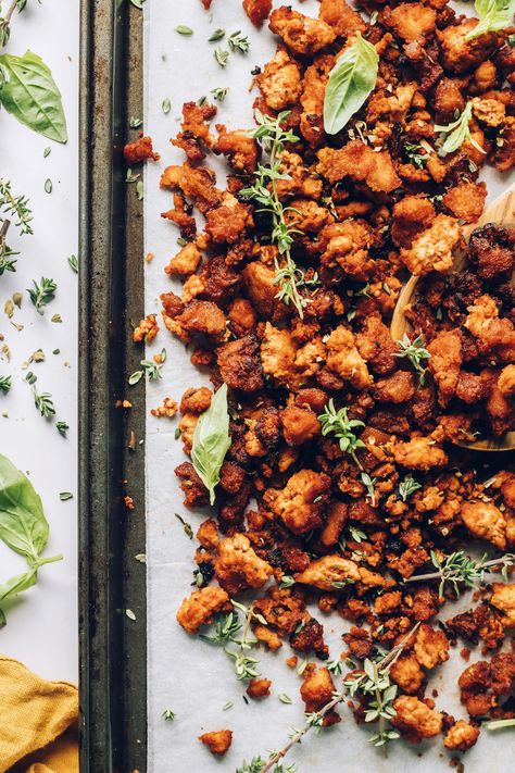 CRISPY Baked Italian Herb Tofu! 1 pan, 10 ingredients, protein-packed, SO versatile! #minimalistbaker #recipe #plantbased #crispy #tofu Hummus Sauce, Crispy Baked Tofu, Tofu Wraps, Quick Delicious Dinner, Winning Recipes, Vegan Wraps, Italian Herbs, Minimalist Baker, Baked Tofu