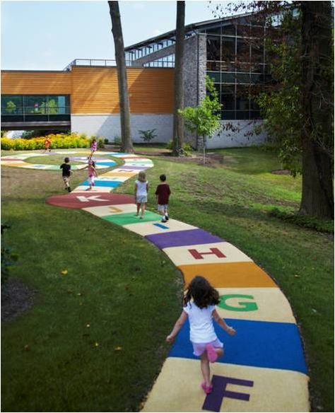 Elementary School - Outdoor Space School Landscaping Ideas, School Beautification Ideas Outdoor, Elementary School Playground Ideas, Outdoor Kindergarten Spaces, Outdoor School Spaces, School Playground Design, Campus Landscape Design, Outdoor Kindergarten, Elementary School Playground