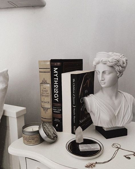 chloé 🍂 on Instagram: “↠ i’m quite convinced that greek mythology books are the most aesthetic of them all 🏺tomorrow morning i’ll begin my reread of “the song of…” Greek Bedroom, Classy Aesthetic, Intj, Ideas Aesthetic, Room Inspiration Bedroom, Room Aesthetic, White Aesthetic, Aesthetic Room Decor, My New Room