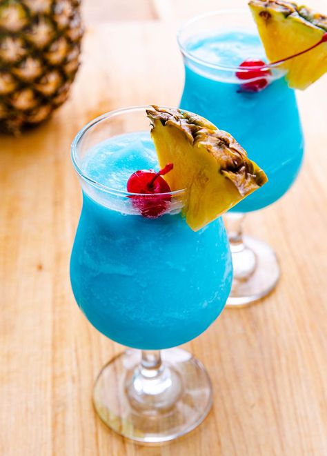 Blue Hawaiian Drink, Curacao Drink, Blue Curacao Drinks, Blueberry Simple Syrup, Hawaiian Drinks, Blue Curacao Liqueur, Yummy Summer Cocktails, Mimosa Recipe, Lemonade Cocktail