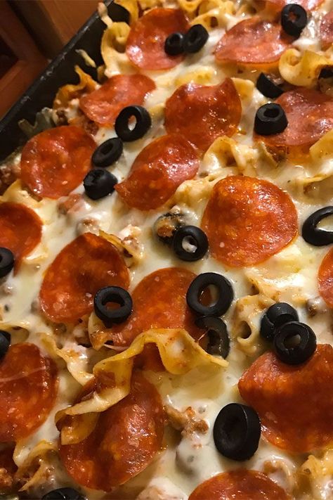 Peperoni Pasta Bake Pizza Casserole, Pepperoni Pizza Casserole With Egg Noodles, Pizza Casserole Recipe With Egg Noodles, Hamburger Pepperoni Casserole, Pizza Hot Dish Recipe, Pepperoni Hotdish, Ground Beef And Pepperoni Recipes, Baked Pizza Casserole, Pepperoni Casserole Recipes