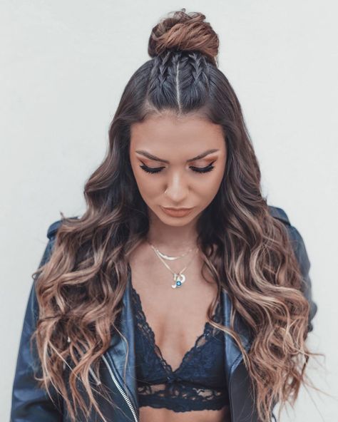 Back To School Hairstyles Easy, Half Bun Hairstyles, Cute Bun Hairstyles, Open Hairstyles, Dance Hairstyles, School Hairstyles, Back To School Hairstyles, Teen Hairstyles, Easy Hairstyles For Long Hair