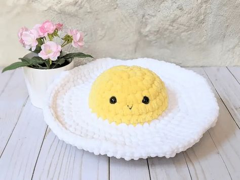 Egg Amigurumi, Easy Crochet Animals, Confection Au Crochet, Crochet Octopus, Kawaii Crochet, Crochet Food, Beginner Crochet Projects, Crochet Simple, Fun Crochet Projects