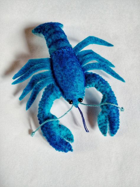 Felt Plushie, Weird Toys, Felt Fish, Pipe Cleaner Crafts, Plushie Patterns, Ocean Crafts, Needle Felting Projects, Thread Art, Felt Food