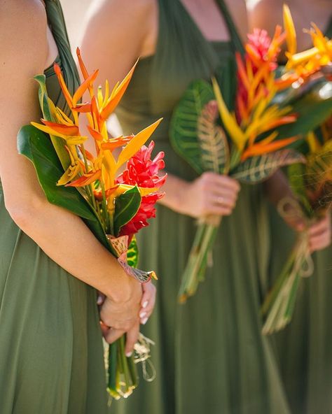 Bird of Paradise Florals | Green Bridesmaids | Hawaiian Wedding | https://www.absolutelyloved.com Bird Of Paradise Wedding, Tropical Wedding Bouquets, Asos Wedding, Beach Bridesmaids, Destination Wedding Caribbean, Tropical Wedding Inspiration, Paradise Wedding, Beach Bridesmaid Dresses, Tropical Wedding Flowers