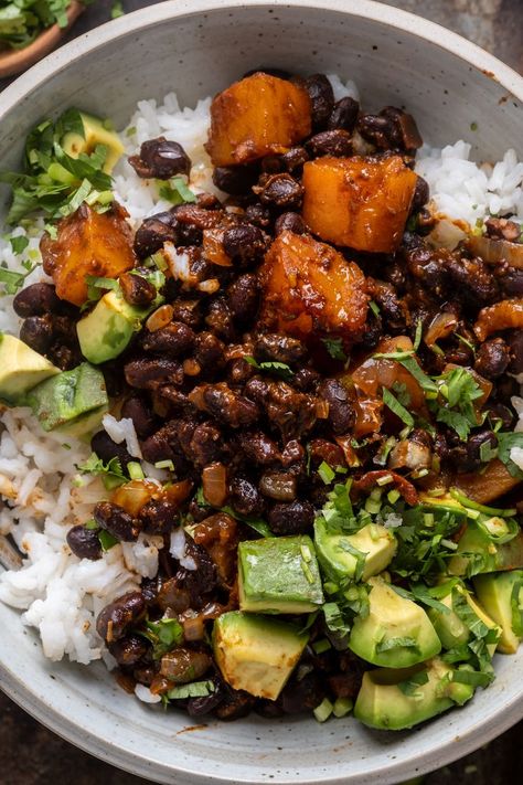 Rice Beans, Rice And Beans, Butternut Squash Recipes, Healthy Bowls, Fall Dinner Recipes, Roasted Butternut, Roasted Butternut Squash, Meatless Meals, Vegan Dinner Recipes