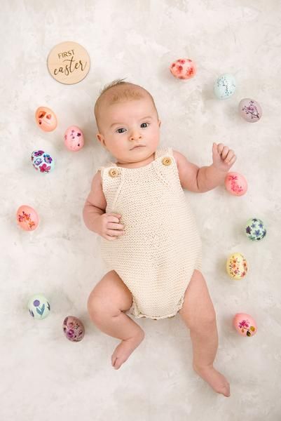 My First Easter Photoshoot, February Baby Photoshoot, 1st Easter Pictures, Diy Baby Photo Shoot At Home, Spring Baby Photoshoot, Easter Baby Photoshoot, Photoshoots At Home, Holiday Baby Pictures, Baby Easter Pictures