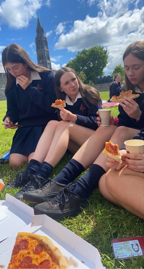 Private School Uniforms, British High School, Boarding School Aesthetic, Romanticising School, School Dr, Friends Hanging Out, High School Uniform, Senior Year Of High School, Friends High