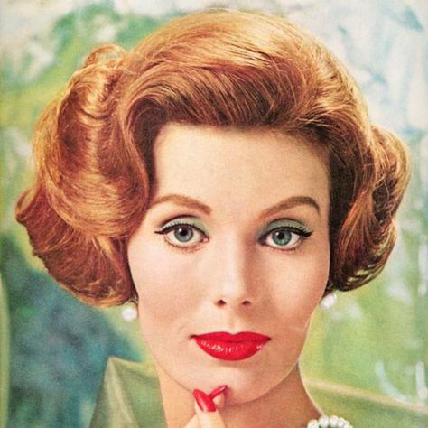 Makeup for redheads. 1950’s Makeup, 1950 Makeup, 1950s Hair And Makeup, 1950’s Hair, Cabelo Pin Up, 1950s Makeup, 50s Makeup, 1950s Look, Vintage Makeup Looks