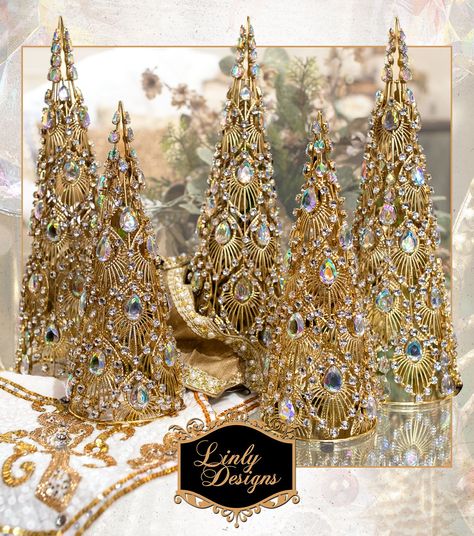 Luxury Christmas Decor, Chicago Luxury, Shabby Chic Diy Crafts, Christmas Home Decor Ideas, Jeweled Christmas Trees, Luxury Christmas Tree, Office Aesthetic, Jeweled Christmas, Glam Christmas