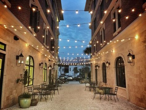 Diy Patio Ideas, Outdoor Lighting Design, Diy Outdoor Lighting, Patio String Lights, Outdoor Cafe, Area Lighting, Patio Diy, Cafe Lights, Outdoor Restaurant