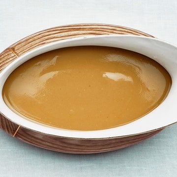 Best Gravy Recipe, Make Ahead Gravy, Leftover Gravy, Good Gravy, Le Creuset Dutch Oven, Thanksgiving Plates, Best Thanksgiving Recipes, Turkey Gravy, Gravy Recipe