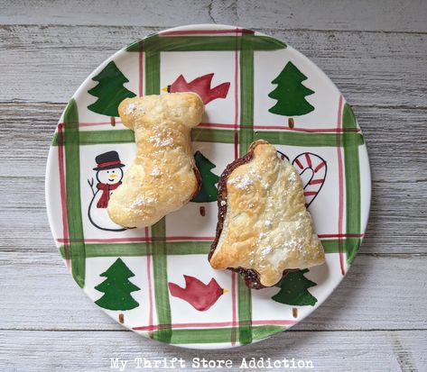 Puff Pastry With Chocolate Bar, Cookies With Puff Pastry, Puff Pastry Tree Christmas Recipe, Chocolate Puff Pastry Dessert, Christmas Puff Pastry, Puff Pastry Chocolate, Puff Pastry Cookies, Christmas Tree Chocolates, Puff Pastry Filling