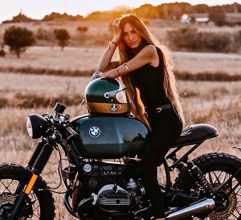 R100 Girl | Inazuma café racer Motorcycle Photo Shoot, Nine T Bmw, Chicks On Bikes, Biker Photography, Bmw R100, Cafe Racer Girl, Мотоциклы Cafe Racers, Biker Photoshoot, Bmw Boxer