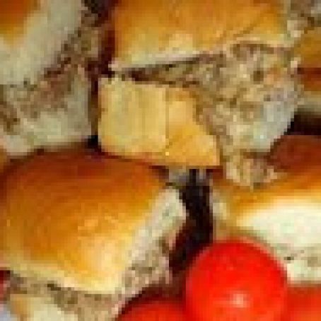 White Castle Sliders Recipe - (4.5/5) Crockpot White Castle Sliders, White Castle Dip Crockpot, White Castle Sliders Recipes, White Castle Sliders, Sloppy Joes Sliders, Lipton Soup, Crock Pot Dips, Crockpot Soup, Beef Sliders