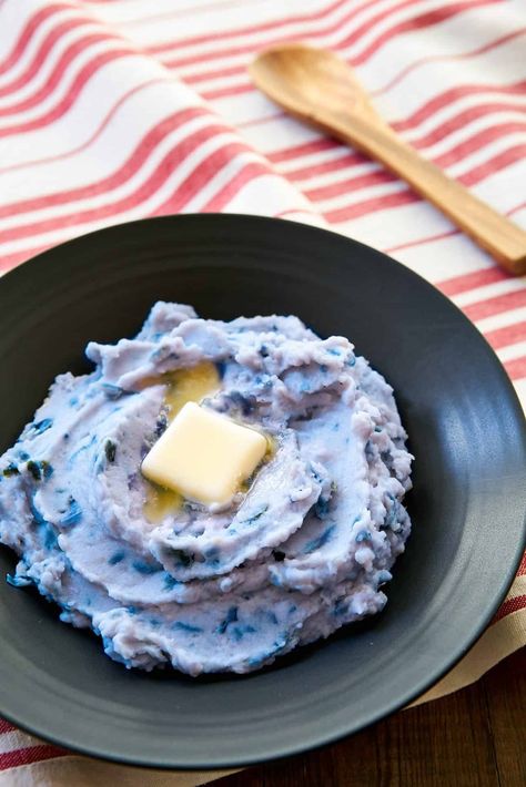 Blue Mashed Potatoes – Norecipes - Elevating Everyday Meals Blue Mashed Potatoes, High Sodium Diet, Colour Party, Blue Potatoes, Lost My Mind, Picky Eaters Kids, Potato Skin, Snow Holiday, Moon Party