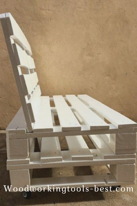 Sofa From Pallets, Palette Furniture, Pallet Chair, Pallet Garden Furniture, Pallet Patio Furniture, Pallet Patio, Diy Pallet Furniture Outdoor, Pallet Sofa, Wooden Pallet Projects