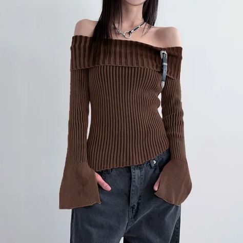 Off Shoulder Design, 2000s Outfits, Off The Shoulder Sweater, Stunning Tops, Hem Sweater, Off Shoulder Sweater, Irregular Hem, Stunning Outfits, Shoulder Shirts