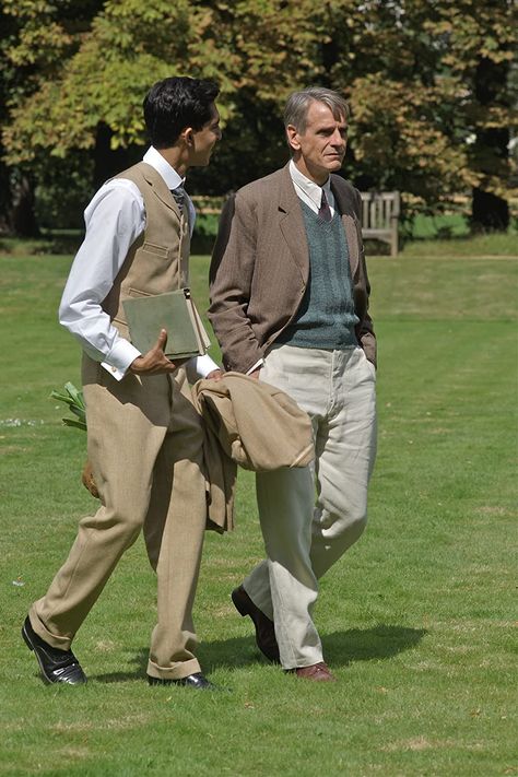 The Man Who Knew Infinity, Srinivasa Ramanujan, Formal Casual Outfits, Walking Poses, Dev Patel, Ben Whishaw, British Style Men, Mens Fasion, Preppy Men