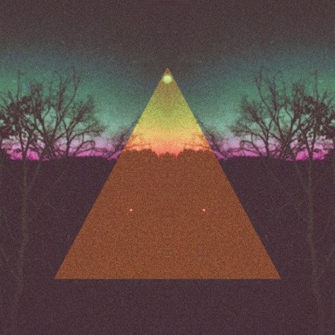 Triangle Geometric Photography, Hipster Art, Have A Nice Trip, Psychadelic Art, Earth Art, The Dark Crystal, Geometry Art, Dark Art Illustrations, Photography Projects