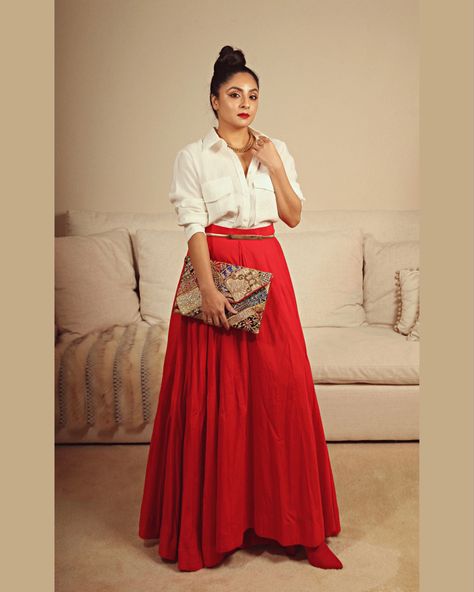 Classic White shirt + Lehenga Skirt. #valentines #vday #valentinesday #valentinesdaylook #valentinesdaymakeup #redlehenga #indowesternwear #indowesternoutfits #outfitideas Desi Fusion, Indowestern Lehenga, Western Frocks, Red Skirt Outfits, Western Lehenga, Red Long Skirt, Long White Shirt, Netted Blouse Designs, Diwali Outfits