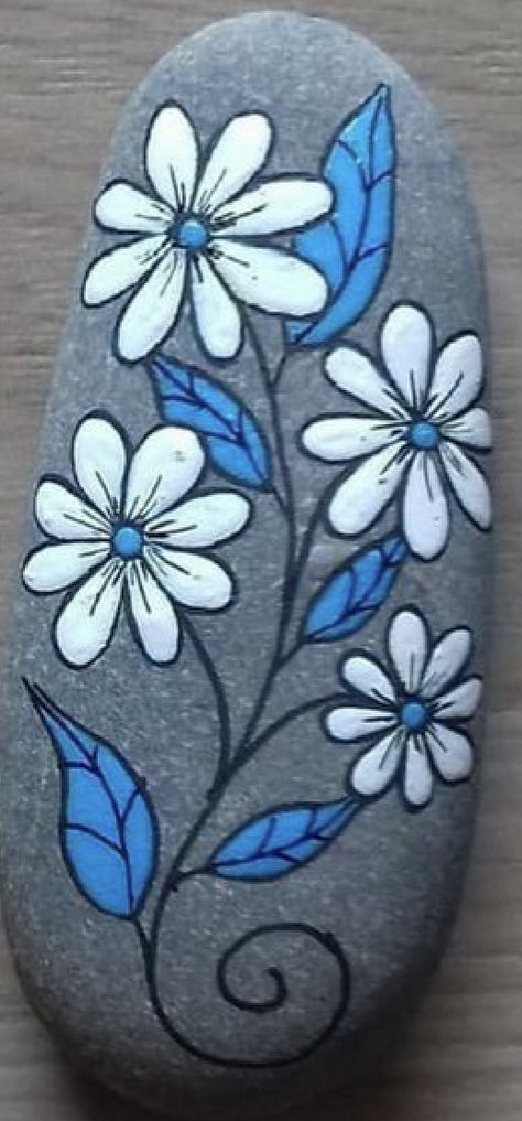 Painted Rocks For Sale, Top 10 Best Anime, Rock Painting Flowers, Painted Garden Rocks, Dnevna Soba, Rocks Painting, Ladybug Rocks, Black Rocks, Garden Rock Art