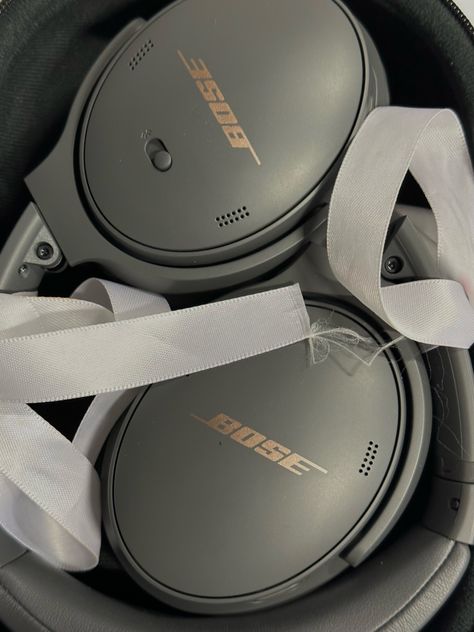 Bows with bose Bose Headphones Aesthetic, Headphone Decoration, Headphones Aesthetic, Bose Headphones, Moscato, 2024 Vision, Black Aesthetic, Vodka, Mood Board