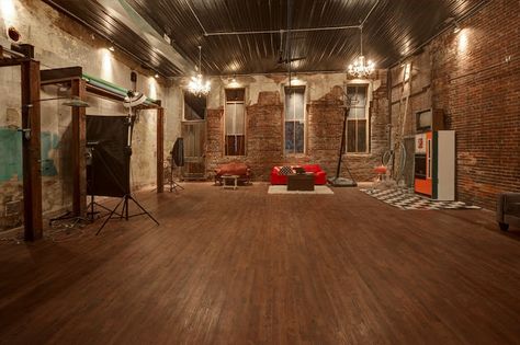 Cool Photography Studio with exposed brick Photo Studio Design, Cool Photography, Garage Studio, Photo Studios, Storm Photography, Photography Studios, Dream Photography, Dream Studio, Photographic Artist