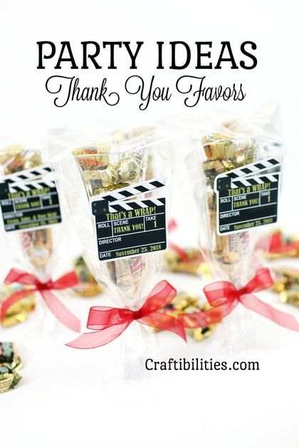 The best Oscar party food including everything from appetizers to glitzy desserts and drinks! Red Carpet Theme Party Favors, Movie Theme Party Favors, Movie Theme Birthday Party Favors, Hollywood Theme Party Favors, Vip Party Ideas, Red Carpet Party Favors, Hollywood Party Favors, Diy Red Carpet, Oscar Party Decorations