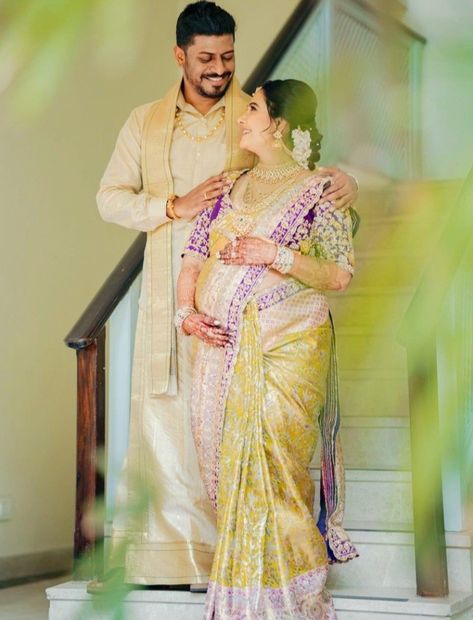 Seemantha Photoshoot, Baby Shower Photoshoot Indian, Valaikappu Photoshoot, Srimantham Sarees, Traditional Pregnancy Photoshoot, Srimantham Photoshoot, Seemantham Photoshoot, Sreemantham Poses, Seemantha Decoration