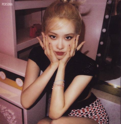 Kpop Pink Icon, Rosé Summer Diary, Rose Core, Rosé Core, Summer Diary, Rosie Posie, Roseanne Park, Look Rose, Rose And Rosie