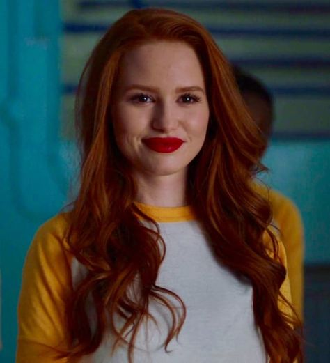 Que neném maus lindooo 💕💕 Long Red Hair, Cheryl Blossom, Long Red, Riverdale, Red Hair, A Woman, Blossom, Wattpad, Yellow