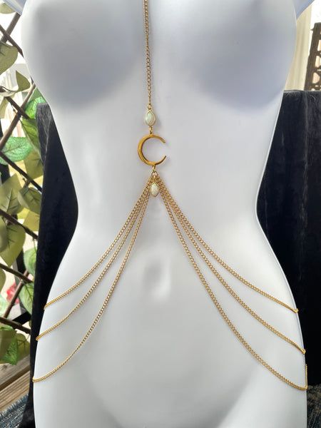 ماثيو ماكونهي, Body Chain Harness, Gold Body Jewellery, Clothing Design Sketches, Body Chains, Dress Design Sketches, Fantasy Dress, Body Chain Jewelry, Fantasy Jewelry