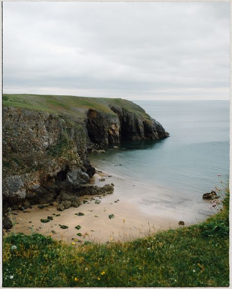 A piece of my heart in Wales 🥹 Stackpole Head, Pembrokeshire Coast Path, on route from Lily Pools and Broad Haven beach. Happy Friday ♥️🌎 Here’s to a weekend full of nature, adventures and beautiful walks! #wales #visitwales #pembrokeshire #stackpole #hiking #walk #getoutdoors #getoutside #landscape #coast Wales Landscape, Pembrokeshire Coast Path, Pembrokeshire Coast, Landscape Inspiration, Visit Wales, Get Outdoors, Wales England, Get Outside, Beautiful World