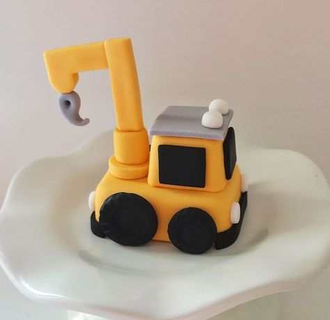 Fondant Excavator, Fondant Tractor, Excavator Cake, Digger Cake, Construction Birthday Cake, Boozy Cupcakes, Fondant Techniques, Construction Theme Birthday Party, Construction Cake