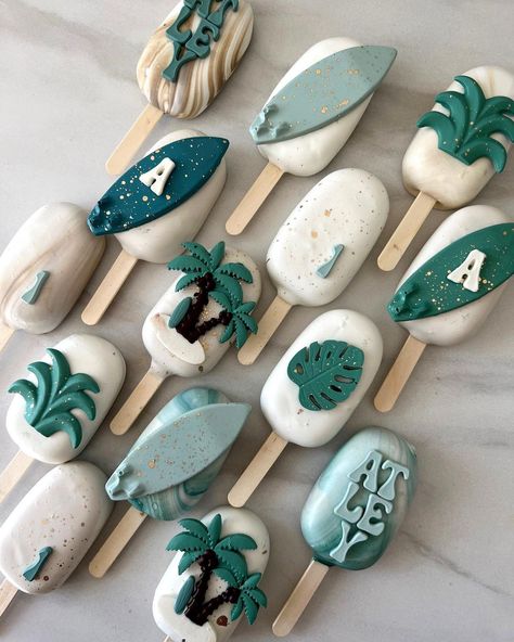 The Dipped Haus on Instagram: “The Big One 🏄‍♂️ 🌊 these were so so fun to make 🥲 #cakesicles” Surf Dessert Table, Surf Cake Pops, Beach Cakesicles, Cake Sickles, Surfer Baby Shower, Baby Hercules, Surfer Party, Beach Birthday Cake, Surf Cake