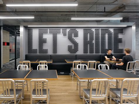 Harley-Davidson Canada Offices - Vaughan - Office Snapshots Motorcycle Showroom Interior, Resturant Interior Design, Harley Davidson Store, Office Space Inspiration, Office Floor Plan, Breakout Area, Led Light Design, Garage Interior, Banquette Seating