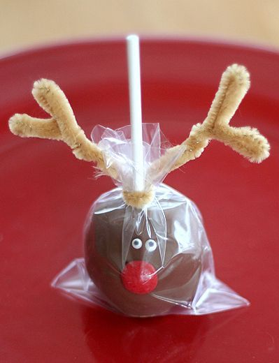 Share Tweet Pin Mail There are so many wonderful ideas floating around for fun Christmas treats. I’m working on finding the perfect treat to ... Edible Reindeer, Cake Pop Receita, Reindeer Cakes, Christmas Cake Pops, Reindeer Craft, Cake Pop Recipe, Amazing Cake, Bake Sale, Christmas Goodies