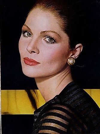 Lois Chiles....top model/ actress of the 1970s-80s... Lois Chiles, 1980's Makeup, Willa Fitzgerald, James Bond Girls, Jacqueline Bisset, Spy Who Loved Me, Makeup Ads, 1970's Fashion, Bond Girls