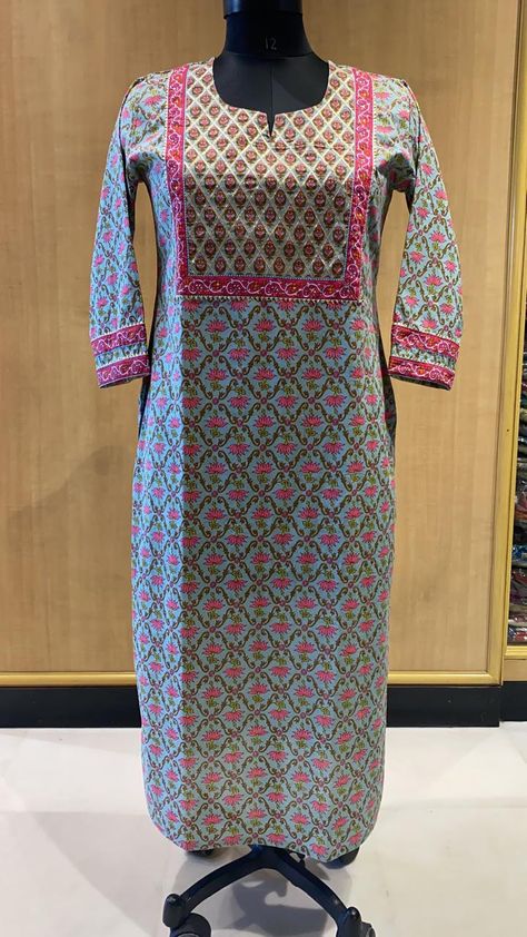 Long Cotton Kurti, Short Kurti Designs, Cotton Suit Designs, Salwar Neck Designs, Simple Kurta Designs, Kurti Designs Latest, Casual Indian Fashion, Designer Kurti Patterns, Long Kurti Designs