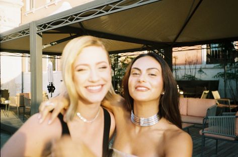 Lili Reinhart And Camila Mendes, Camila Mendes Style, Riverdale Betty And Veronica, Riverdale Betty, Camilla Mendes, Cami Mendes, All My Loving, Riverdale Aesthetic, Prettiest Celebrities