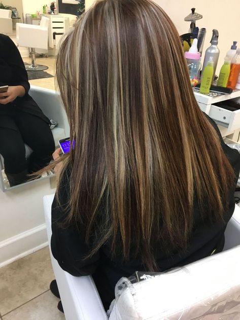 Small Highlights In Brown Hair, Chunky Caramel Highlights, Small Highlights, Custom Pottery, Pottery Dog, Brown Hair Inspo, Brunette Hair With Highlights, Hair Streaks, Hair Stylies