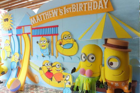 Minion Party Backdrop Minion Party Theme, Despicable Me Party, Minions Party, Minion Party, Birthday Inspo, Diy Backdrop, Party Backdrop, Splish Splash, Despicable Me