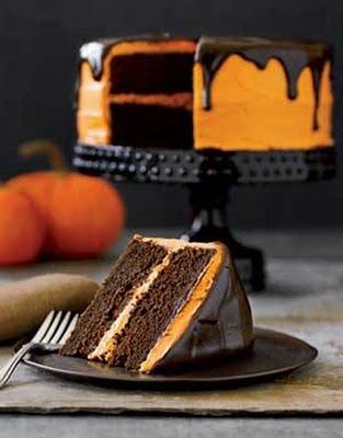 Chocolate Pumpkin Cake #pumpkincake #fallcake #falldesserts Halloween Cake Recipes, Halloween Torte, Halloween Backen, Chocolate Pumpkin Cake, A Slice Of Cake, Pumpkin Cake Recipes, Slice Of Cake, Chocolate Pumpkin, Halloween Sweets